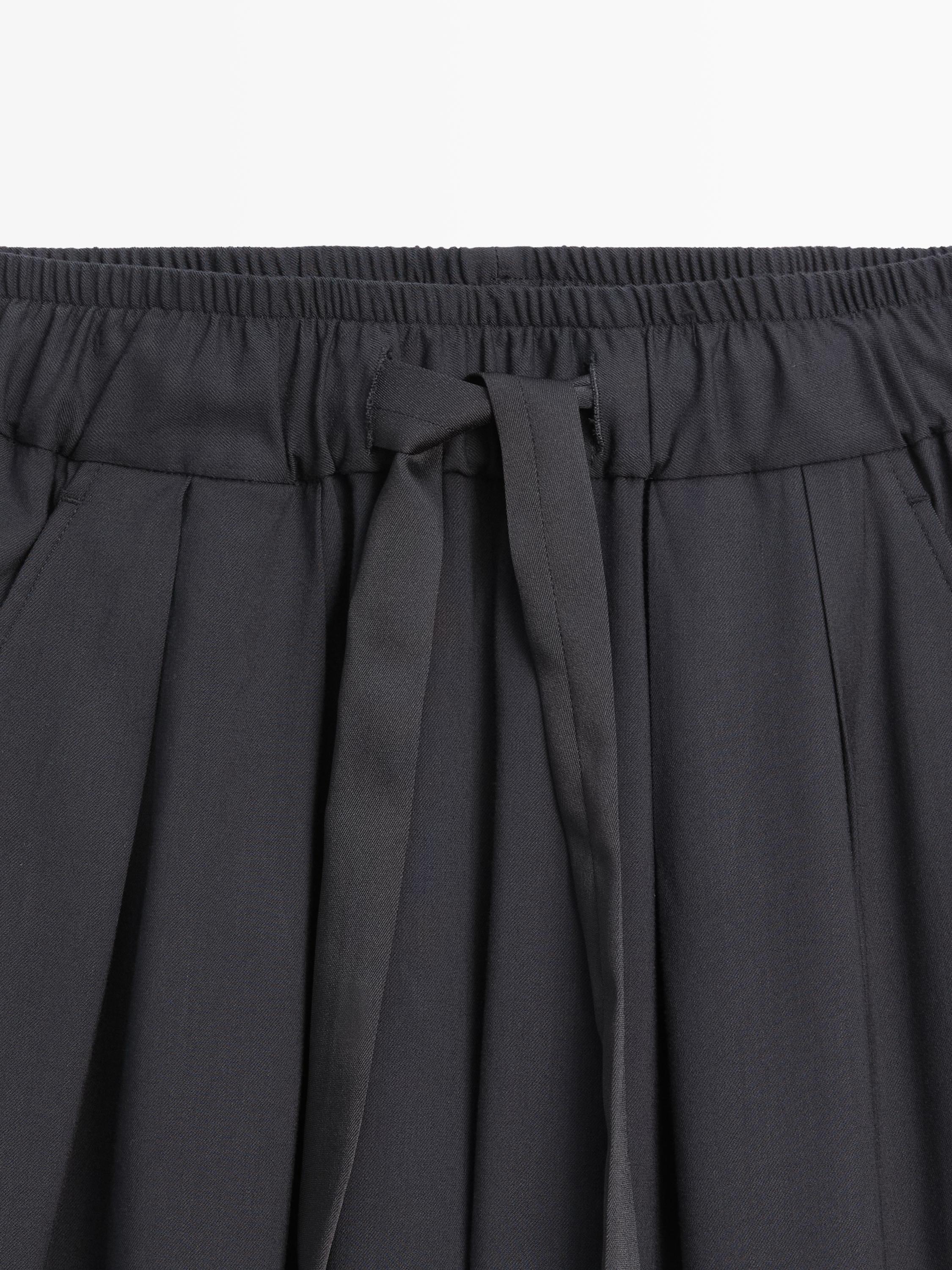 Voluminous wide-leg pleated trousers